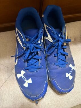 Baseball cleats